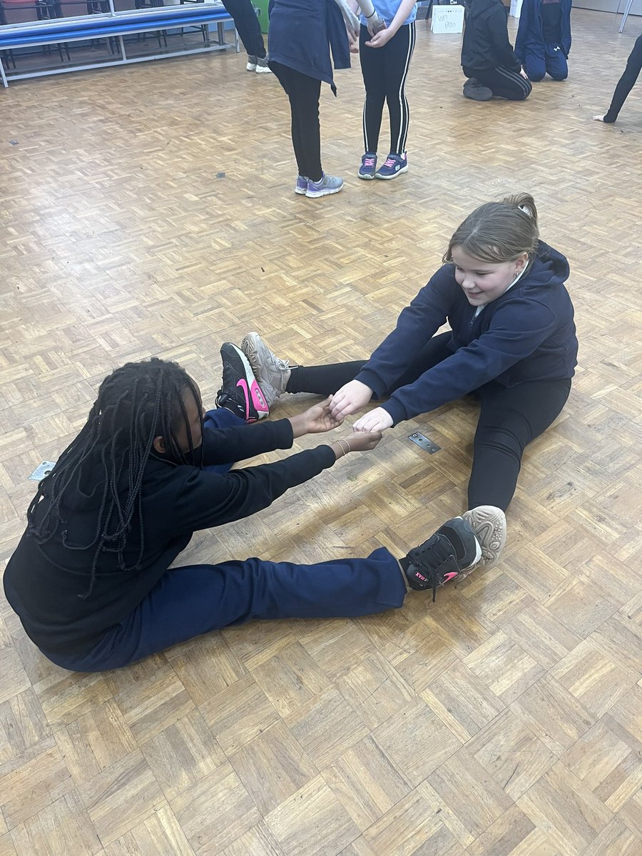 StBernardsep's tweet photo. Team 5 have worked on their counter balances in gymnastics. #stbsisactive https://t.co/PzOAcjygIc