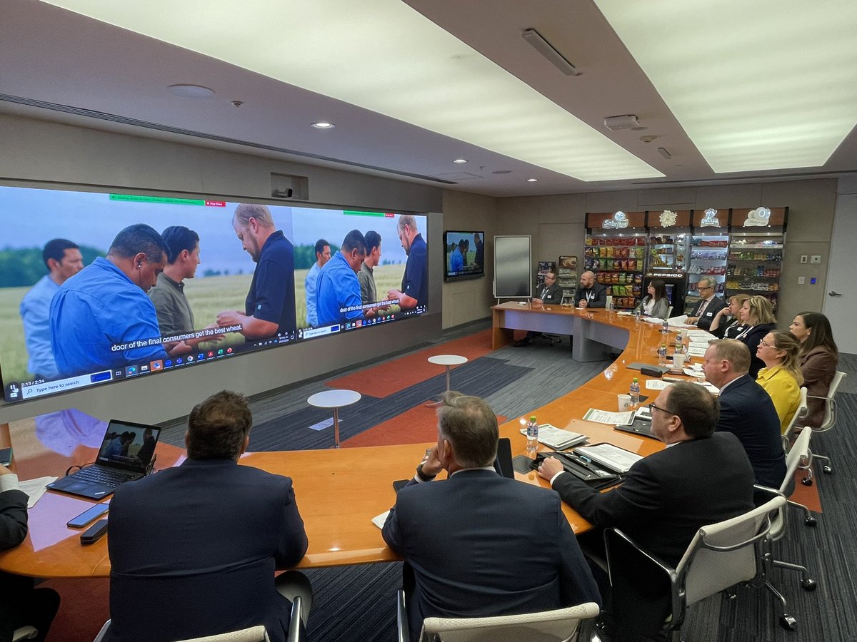 LisaThompsonPC's tweet image. Thanks to #PepsiCo #Mondelez #Costco #Cheduraui #Harinera for productive meetings with our trade  delegation representing #Ontario’s entire grains/bakery value chain. We look forward to realizing opportunities to work together in the sustainable spirit of producing quality food!