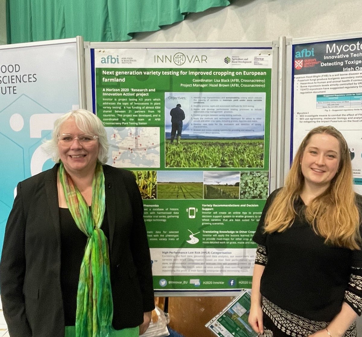 Last week's @UlsterArable @UFUHQ conference was a great oppertunity to gather feedback from farmers on the @InnoVar_EU project. Project manager Hazel Brown and Coordinator @LisaClareBlack presented the project poster. More info on the website: h2020innovar.eu