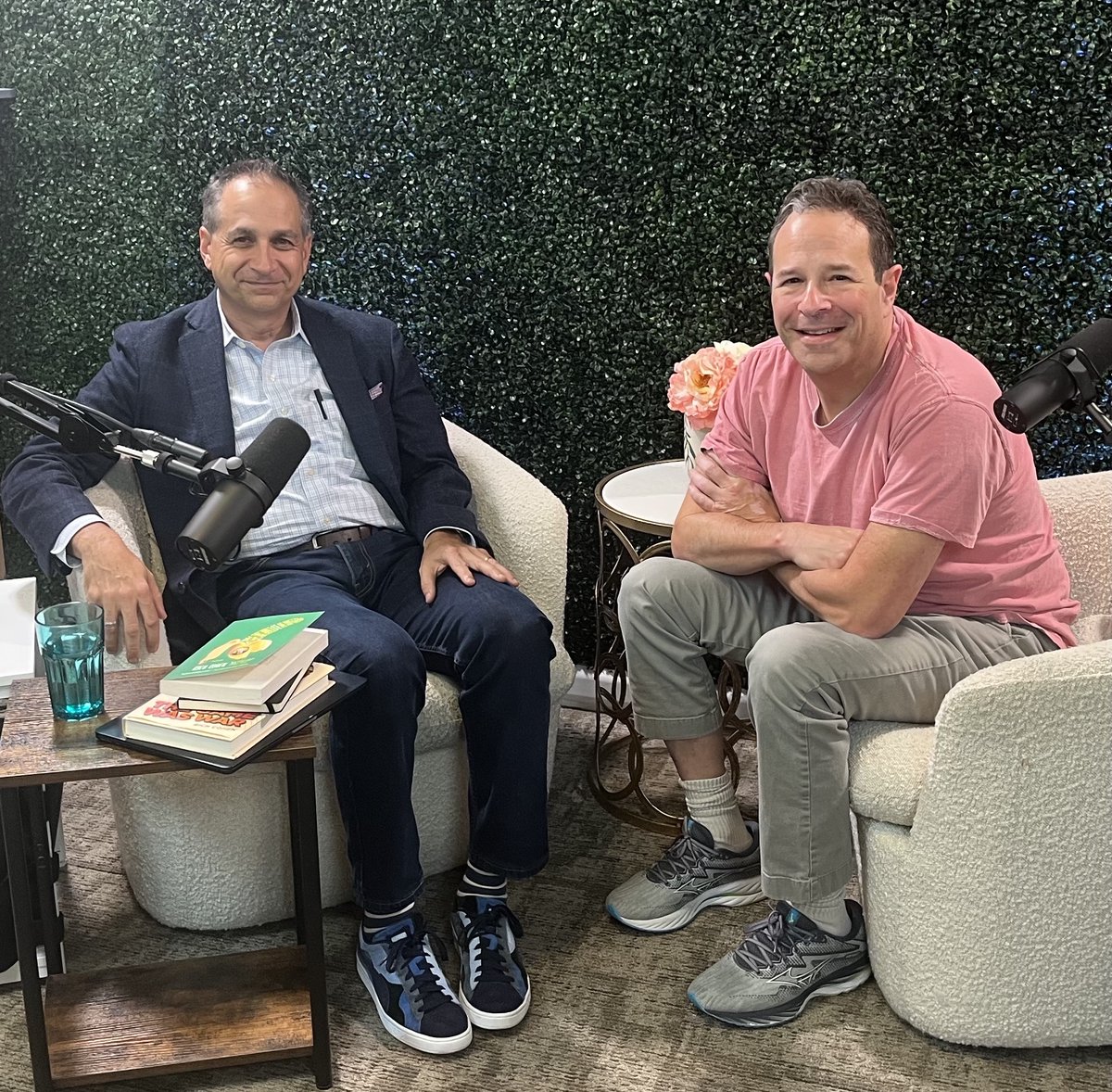 #EYBetterInnovation listeners, our 2024 kickoff episode is a special treat: a conversation with acclaimed American non-fiction writer @RichCohen2003, who sheds light on real-life underdogs and their unbelievable paths from obscurity to fame. Listen here: podcasts.apple.com/us/podcast/sto…