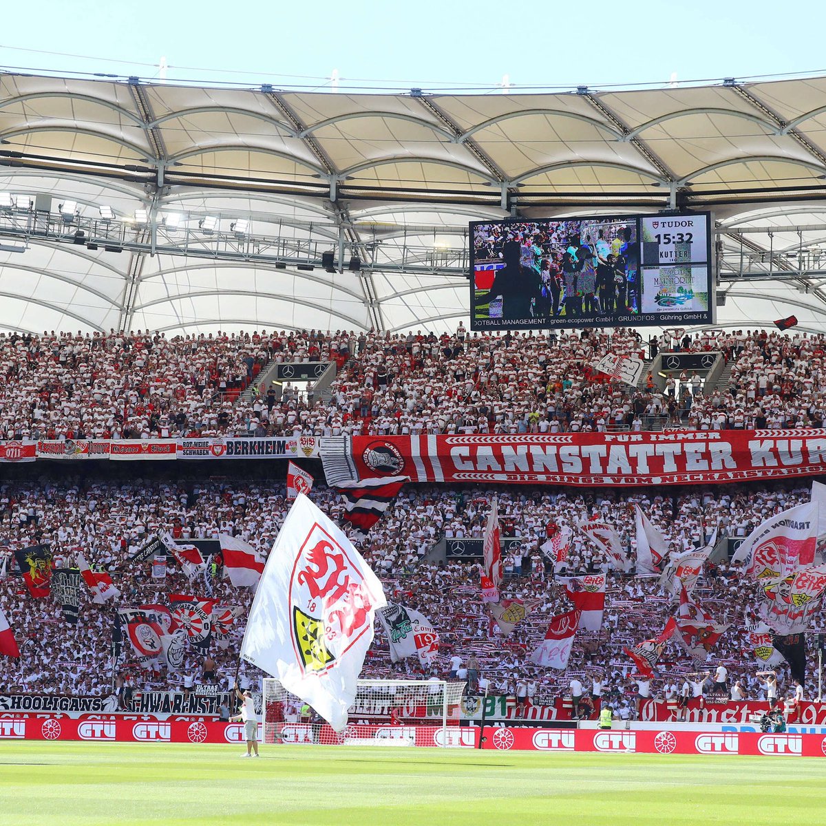 hermesprc's tweet photo. nennt mir was schöneres als das neckarstadion im sommer https://t.co/IDDBVCXUDS