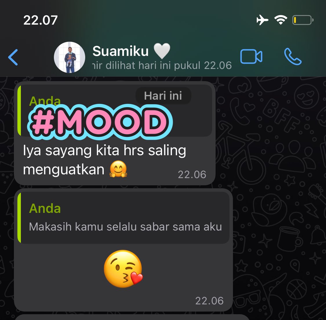 atinagam11's tweet photo. Ily 🥹🫶🏻 . Sabar sabar, Alhamdulillah jodohnya suami yg selalu sabar, selalu ada buat istrinya. Selama suami berada di pihak istri maka duniamu akan baik2 saja meskipun hujan badai angin puting beliung menjadi ujian. Apalagi ujiannya dari orang2 terdekat 🫠. https://t.co/m5LRlAUg5K