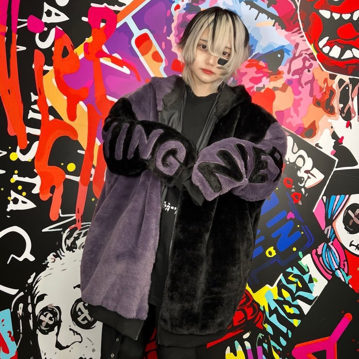 NieR_tokyo's tweet photo. 🎁本日〆切プレゼント企画🎁

超ふわもこBACK LOGO TWO-TONE 
ZIP OUTER【BLACK×PURPLE】

🎁3名様にプレゼント🎁

ユニセックスアイテムです🐰

◼応募方法
フォロー(@NieR_tokyo) &amp; RT
◼締切〆  本日24時

※鍵垢の方も対象内です。

是非ご参加ください🙇‍♂️🙇‍♀️ https://t.co/Hj3W8LYGVI