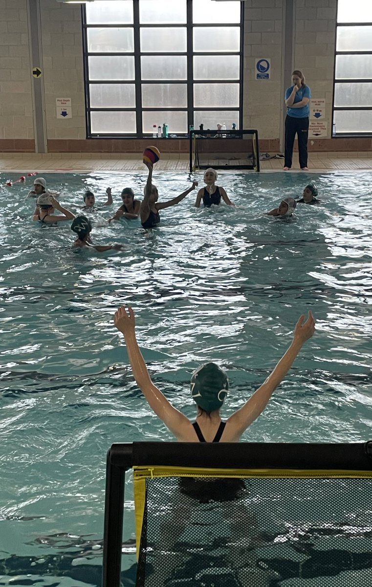 Sport_WHS's tweet photo. Activity 2 - Waterpolo 🏊 Making an absolute splash 💚 #GDSTRally  @WimbledonHigh @OxfordHighSch https://t.co/avRmzihvKw