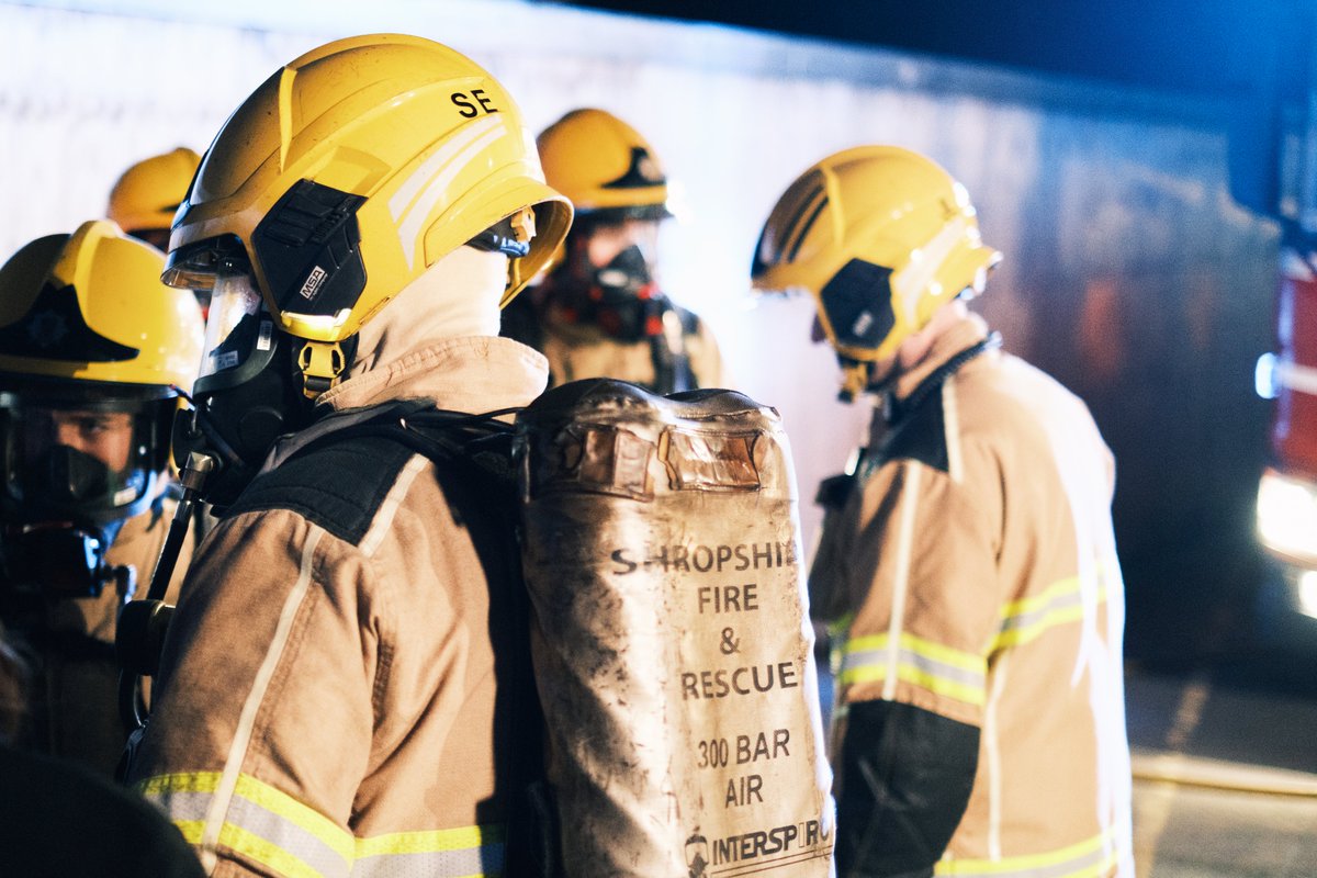 We attended a serious flat fire in Oswestry yesterday that was caused by a discarded cigarette.

Please make sure you extinguish your smoking materials fully and in an appropriate ash tray. 

More on the incident here : shropshirefire.gov.uk/.../smoking-ca…...