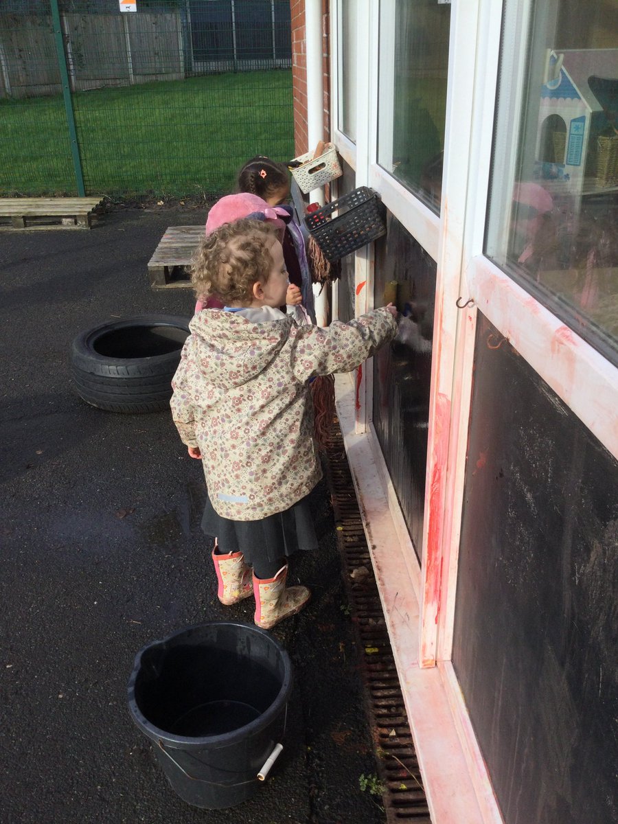 St_Andrew_Apost's tweet image. Nursery enjoy writing indoors and outdoors! #makingmarks #prewritingskills