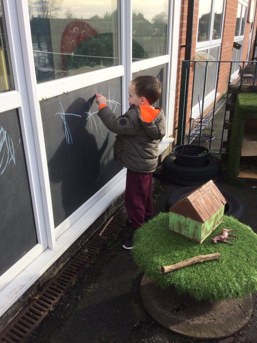 St_Andrew_Apost's tweet image. Nursery enjoy writing indoors and outdoors! #makingmarks #prewritingskills