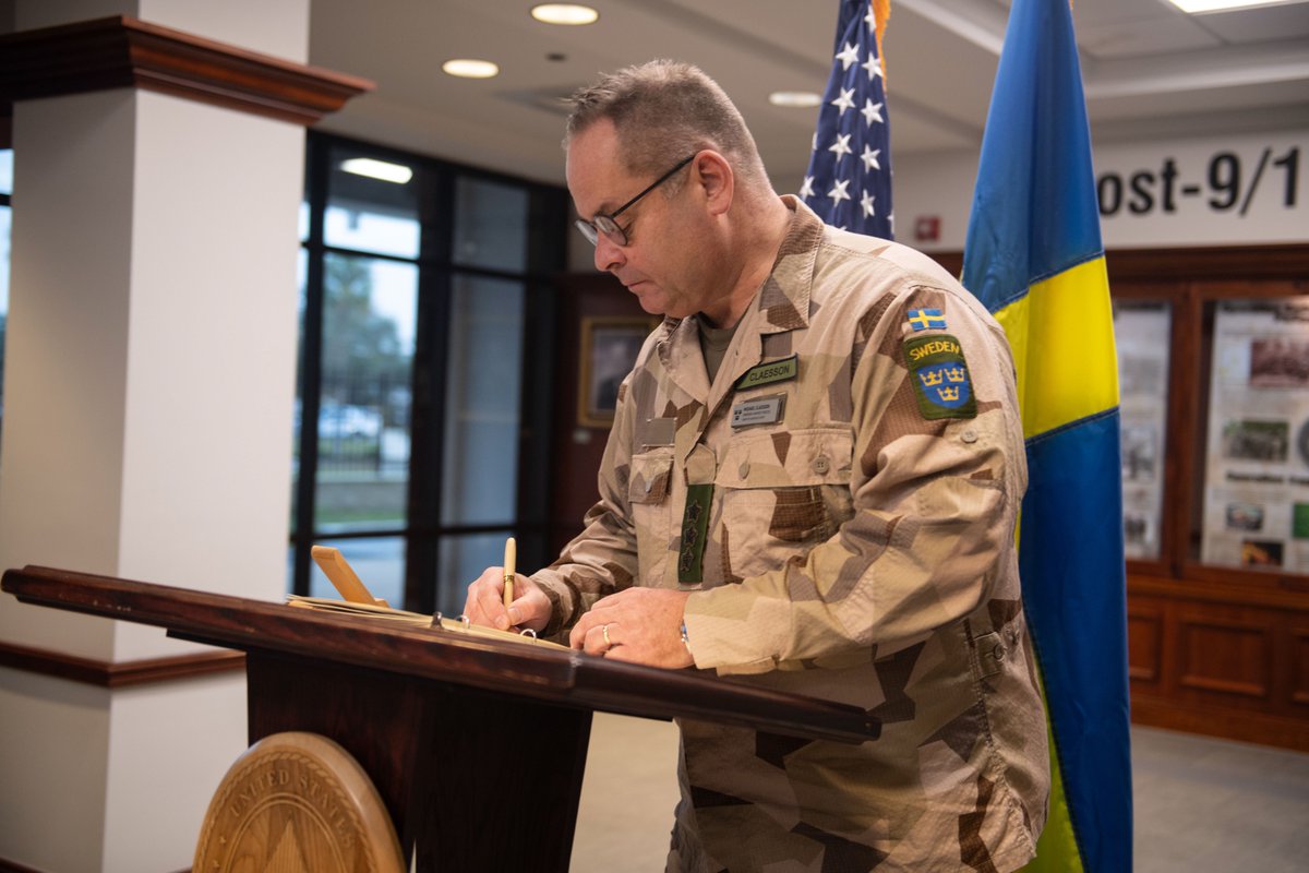We were honored to host Swedish Chief of Defence Staff and Director of Special Forces Lt. Gen. Michael Claesson at our headquarters on @MacDill_AFB to discuss strengthening our SOF interoperability and our defense cooperations in Europe.

#SOFinEurope @Forsvarsmakten @US_SOCEUR