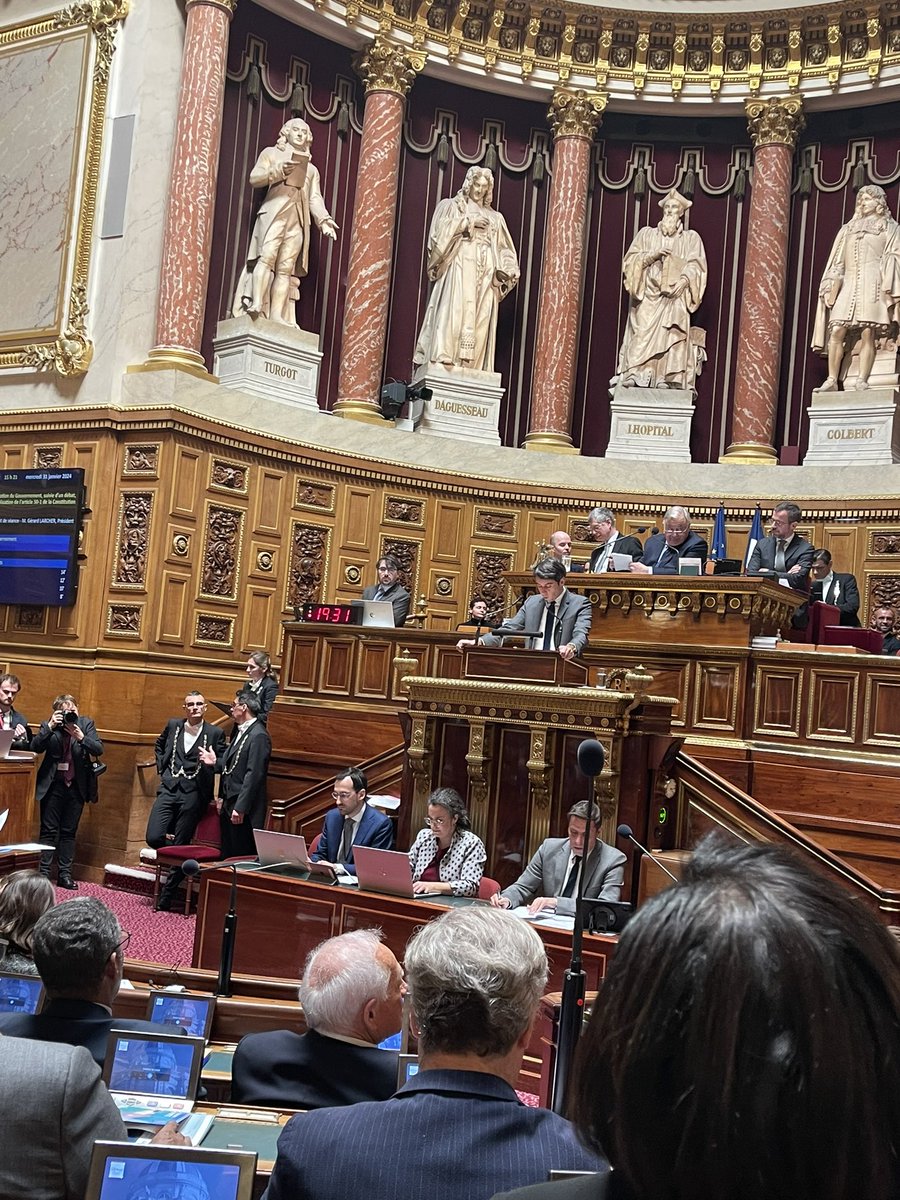 Dans l’hémicycle pour la #DPG 

Je salue le discours de <a href="/GabrielAttal/">Gabriel Attal</a>,  qui souhaite recentrer l'action des maires et des élus locaux, pour trouver avec le gouvernement des solutions aux contraintes de nos citoyens !