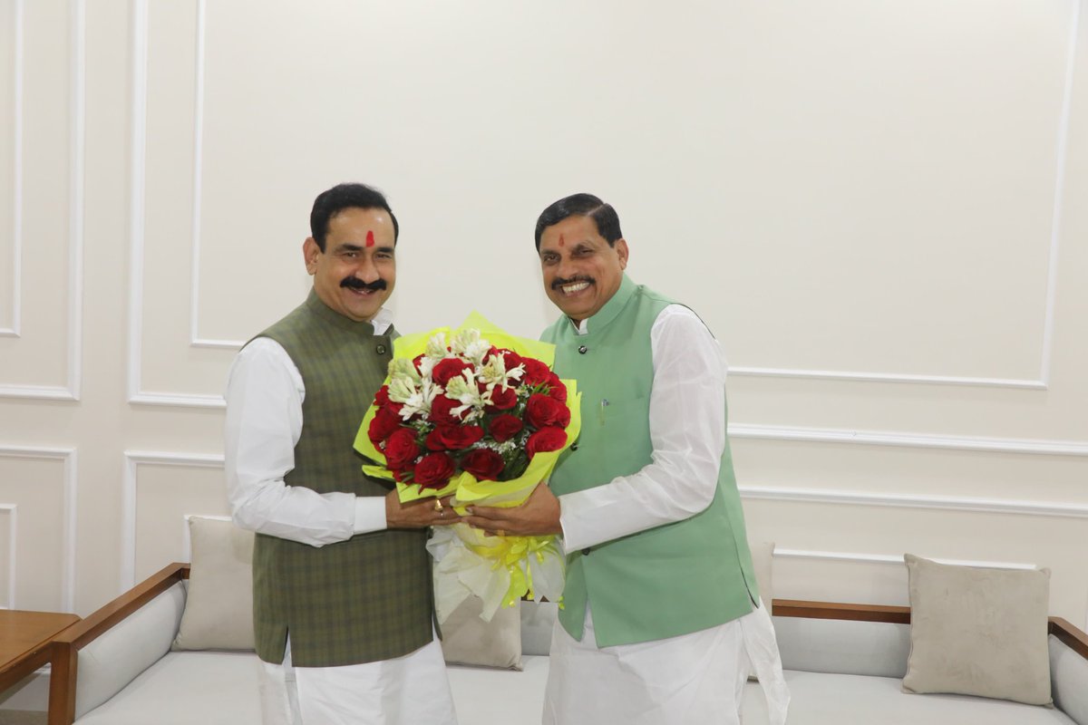 Dr_SukarnMishra's tweet image. मध्यप्रदेश के यशस्वी मुख्यमंत्री श्री @DrMohanYadav51 जी से @drnarottammisra जी ने सौजन्य भेंट की।

#mpcm #madhyapradesh #cheifminister