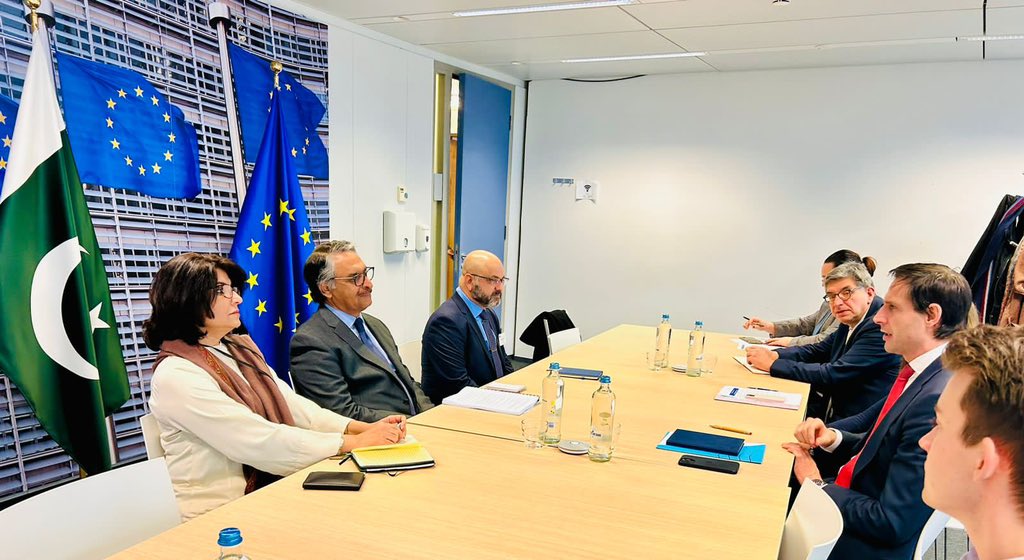 Foreign Minister @JalilJilani met with EU Commissioner for Climate Action @EU_Commission @WBHoekstra today in Brussels. 📍FM appreciated the 🇪🇺 support for resilient recovery following the devastating floods in 2022 📍Discussed pathways for strengthening green cooperation…