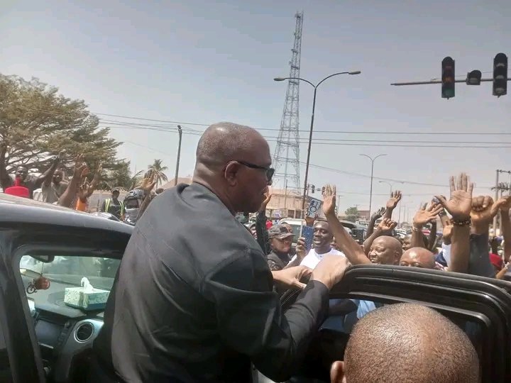 JamesDa28417209's tweet photo. My Principal is live in Enugu HE Peter Obi .

Obidients Igbos Tinubu RCCG Wike Upwork #RevolutionNow Dr Betta Edu Rufai Fulani EFCC INEC https://t.co/MWWsdpXQ7a