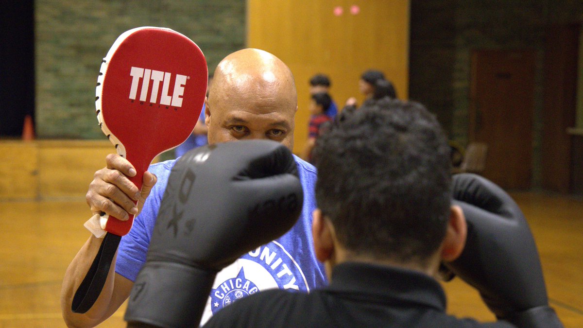 The #ChicagoPolice Department's boxing team hosted a free co-ed youth boxing clinic at @SMSchoolChi in Chicago's Back of the Yards community. These officers dedicate their free time to facilitating these clinics and encouraging these youths to reach their goals.