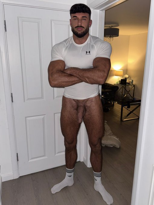 Looking for a new slave😈 https://t.co/kzQbL769if