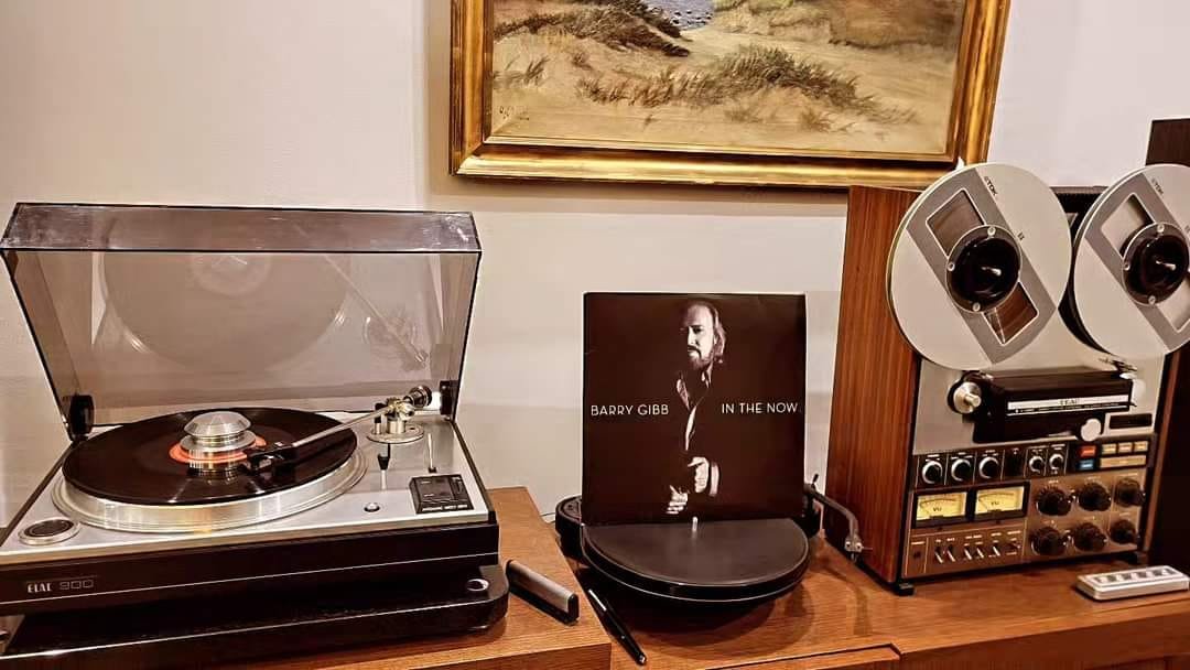 vodouch2000's tweet image. ELAC PC 900 (1978) turntable
Teac A-7300 (1975) reel-to-reel tape recorder
(photo: Krzysztof Wójcik)
#elac #teac #turntable #reeltoreel #vinyl #vintageaudio #vintage #retro #hifi #gear #analog #audio #equipment #audiotape