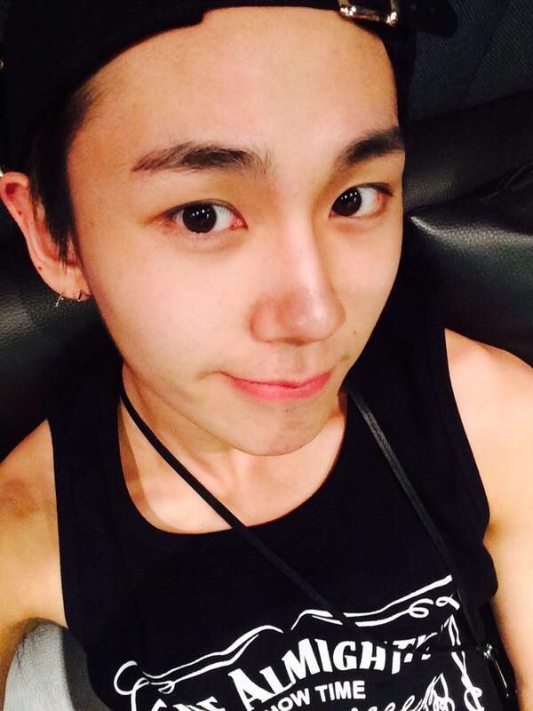 ILL1004__'s tweet photo. 애기 2월도 잘 부탁해😍 https://t.co/gQtXNtBpFK