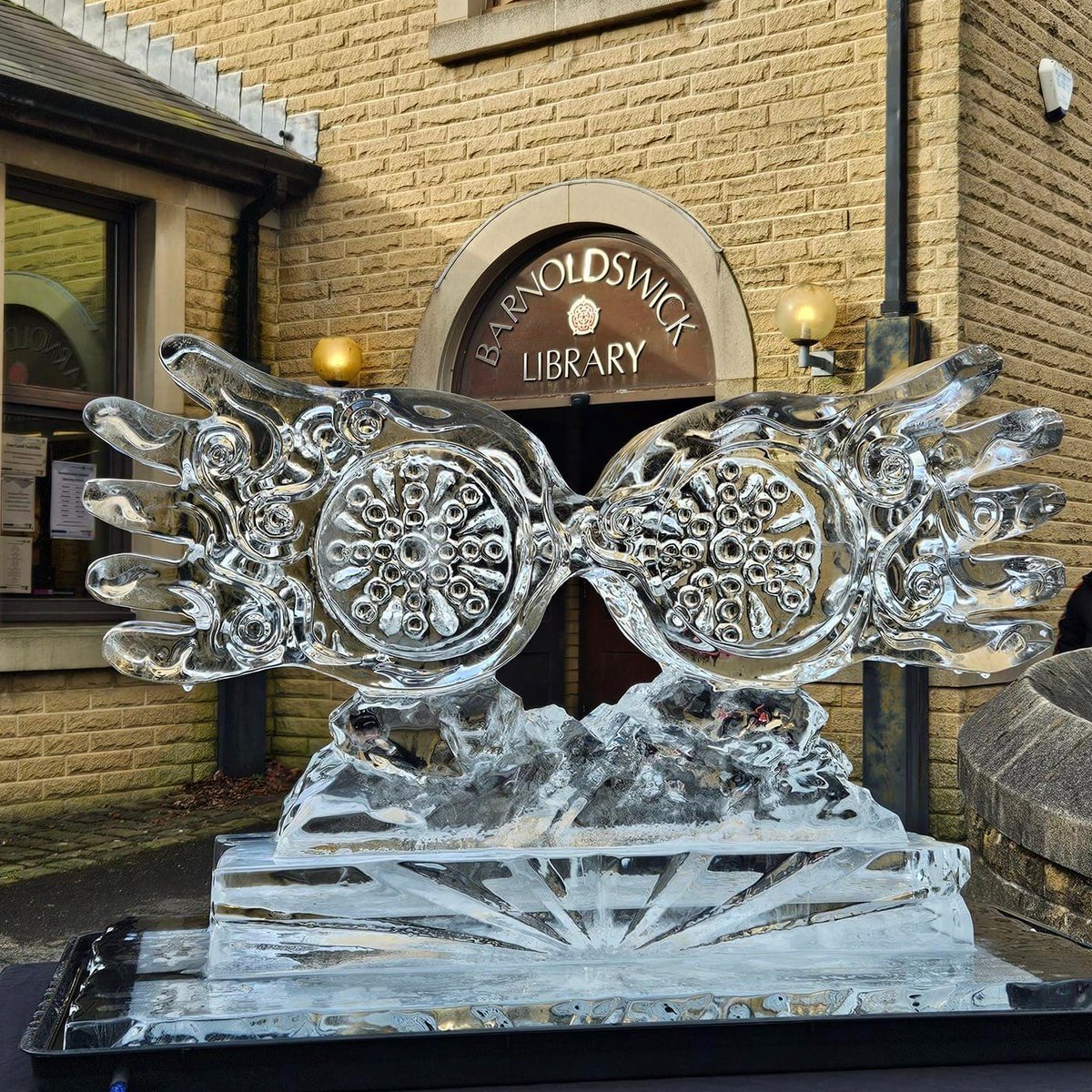 LancsLibraries's tweet image. Teagon and Aria had a lovely time making paper plate owls part of the wizarding world of Barnoldswick Ice and Fire Festival
#BarnoldswickLibrary