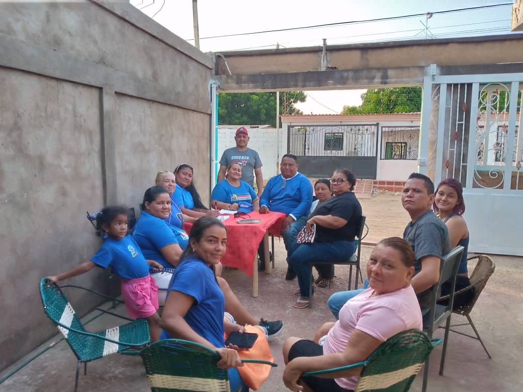 somosuntzulia's tweet photo. #31Ener | La estructura del centro de votación Hijos de Dios de la parroquia Marcial Hernández del municipio San Francisco, desarrollo  una reunión con la finalidad de fortalecer las bases y definir estrategias de cara a los retos políticos de este 2024. 

 #SomosUNT https://t.co/QFi6QmPDCF