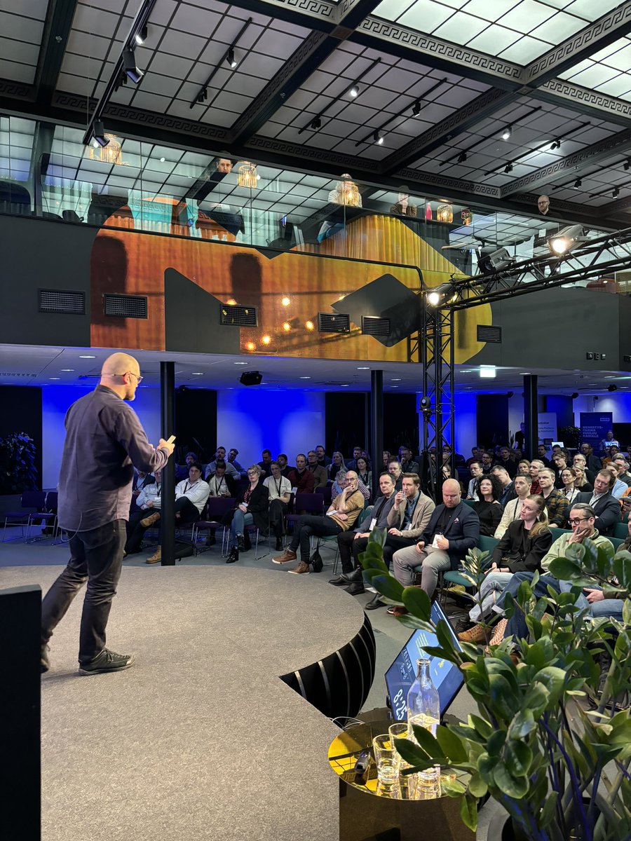 Amazing full house of 600 people yesterday at @DCFinland coaching day on the theme ”Automations in marketing” Our vision is to build the world’s most competitive and recognized digital commerce community! 🚀 digitalcommerce.fi/en/#lue-lisaa #digitalcommerce #community #finland