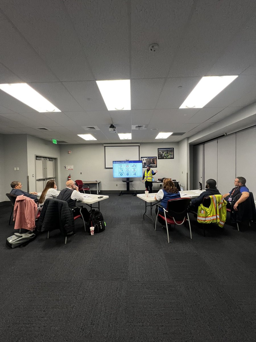 DEN Safety Advocates facilitating LOSA training to local and COS employees. Improving the safety culture with our peer to peer programs. @AOSafetyUAL @mcgrath_jonna @kennyjets67 @JohnK_UA