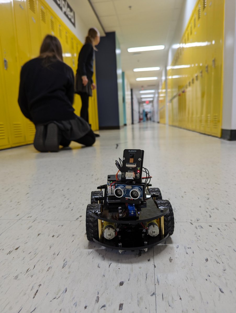 BISWashington's tweet image. Year 10 pupils turning dreams into reality: building robots and gearing up to program them for a series of exciting challenges. 🤖✨
#STEM #InnovationInEducation #BISW #NordAngliaEducation