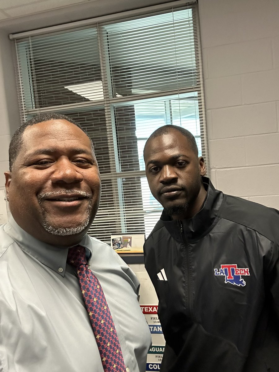 They keep coming through! I want to thank @VealCoach and @LATechFB for stopping by @CHSFalcons_FB today. Schools from the boot keep on stopping by! @ChannelviewISD #recruitchannelview🟡🔵