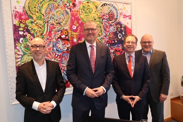 Spitzentreffen: @DieBDA -Präsident Rainer Dulger und <a href="/gdv_de/">GDV</a> -Präsident Norbert Rollinger mit Ihren Hauptgeschäftsführern Steffen Kampeter und Jörg Asmussen. Guter Austausch zu notwendigen Reformen für mehr #Wettbewerb|sfähigkeit, insbesondere zur Weiterentwicklung der #bAV.