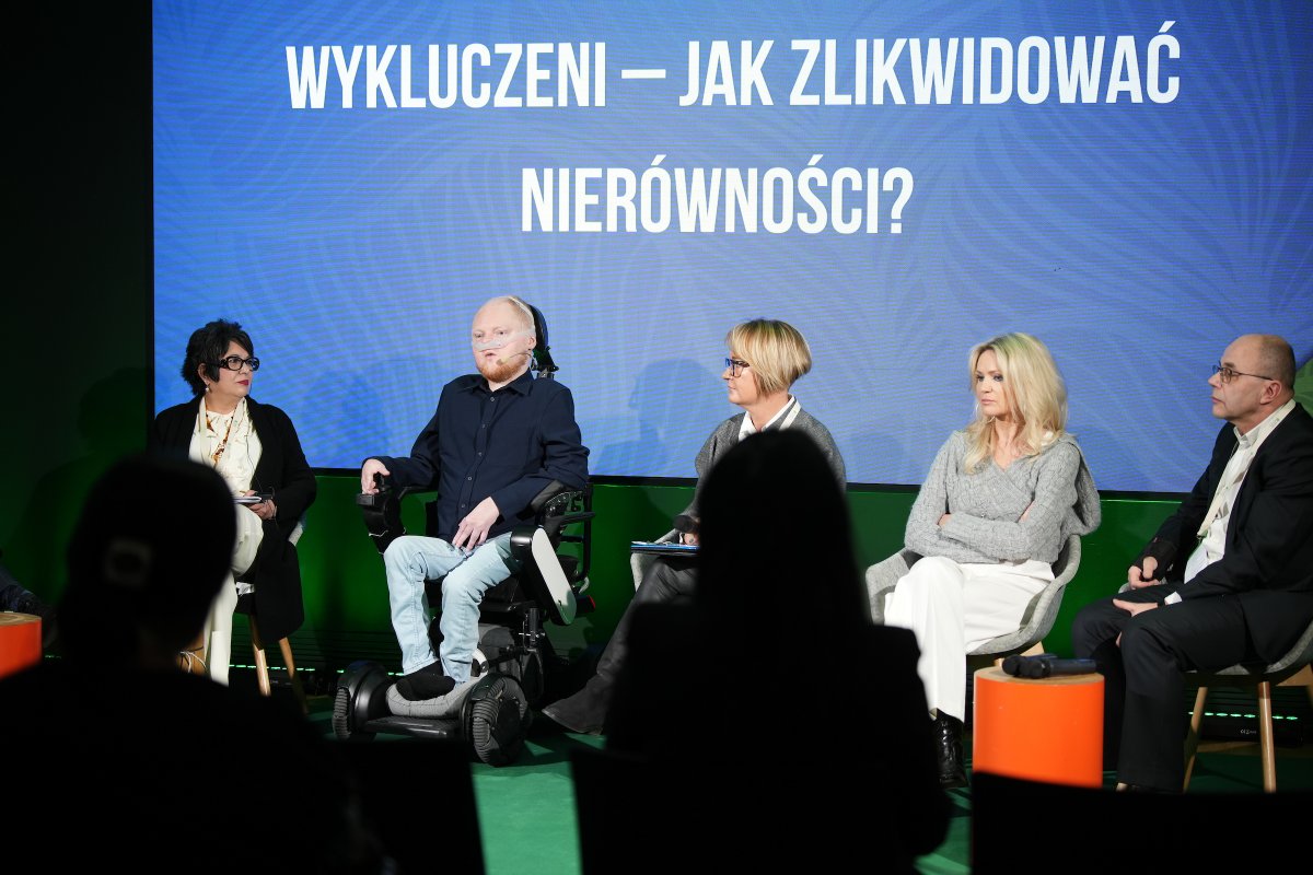 💬Wiceminister @LukaszKrason @PelnomocnikON podczas panelu dyskusyjnego pt. „Wykluczeni – jak zlikwidować nierówności?” w ramach III Kongresu #ESG - Liderzy Zrównoważonego Rozwoju – Europa w #Warszawa: Placówki edukacyjne są obecnie lepiej dostosowane dla osób z…