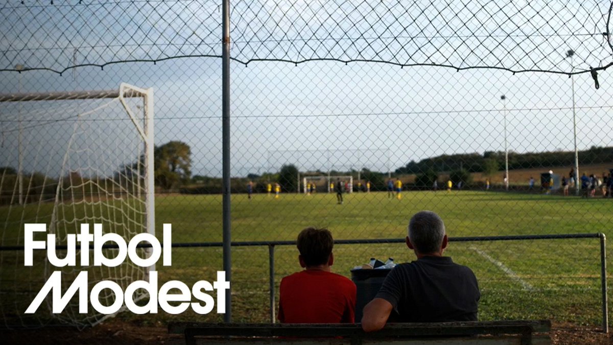 Futbol modest, la sèrie documental que hem produït per <a href="/som3cat/">3Cat</a> , dirigida per <a href="/alb_pons/">Albert Pons Cabanes</a> 

Històries humanes al voltant dels clubs de futbol de barri i de poble, que ens demostren que el futbol modest és el futbol de veritat.

#FutbolModest3Cat

ccma.cat/3cat/futbol-mo…