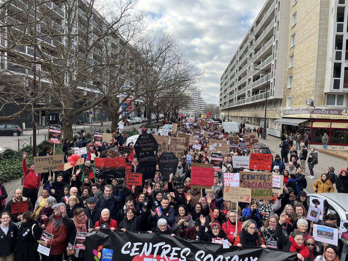 Florian SOUDAIN (@floriansoudain) on Twitter photo Grosse mobilisation des <a href="/centresociaux/">Fédération des Centres Sociaux de France (FCSF)</a> du Nord Pas-de-Calais à <a href="/lillefrance/">Ville de Lille</a> ! 4000 habitant.es et salarié.es pour solliciter des moyens à la hauteur de nos besoins ! Grosse mobilisation des <a href="/centresociaux/">Fédération des Centres Sociaux de France (FCSF)</a> du Nord Pas-de-Calais à <a href="/lillefrance/">Ville de Lille</a> ! 4000 habitant.es et salarié.es pour solliciter des moyens à la hauteur de nos besoins !