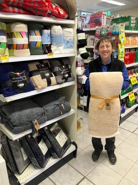 KinburnP's tweet image. What better thing to do than cozy up in one of our warm and comfy throws on these chilly days ! ❄️❄️❄️

Melissa found hers ! 
She's going to cozy up in it at home with a  good book ! 

#cozyvibes #warmthrow #warmblankets #pharmasave #mahonebayns #southshorens