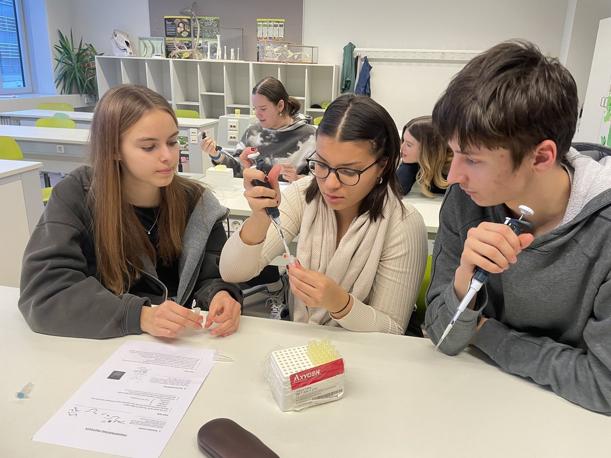 science2school (@science2school) on Twitter photo Today #DNA fingerprinting is on the schedule again! 🥳🧬As usual, brought to you by our DNA master, Obada <a href="/CoskunPLID/">Coskun Lipid Cellar @ ZML Dresden</a> from Syria 🇸🇾 <a href="/PLID_Info/">Paul Langerhans Institute Dresden - PLID</a> <a href="/digsbb/">DIGS-BB</a> <a href="/tudresden_de/">TU Dresden</a> <a href="/CRTDpress/">CRTD</a> <a href="/BCUBE_TUDresden/">B CUBE - Center for Molecular Bioengineering</a> <a href="/BIOTEC_TUD/">Biotechnology Center (BIOTEC) of TU Dresden</a> Today #DNA fingerprinting is on the schedule again! 🥳🧬As usual, brought to you by our DNA master, Obada <a href="/CoskunPLID/">Coskun Lipid Cellar @ ZML Dresden</a> from Syria 🇸🇾 <a href="/PLID_Info/">Paul Langerhans Institute Dresden - PLID</a> <a href="/digsbb/">DIGS-BB</a> <a href="/tudresden_de/">TU Dresden</a> <a href="/CRTDpress/">CRTD</a> <a href="/BCUBE_TUDresden/">B CUBE - Center for Molecular Bioengineering</a> <a href="/BIOTEC_TUD/">Biotechnology Center (BIOTEC) of TU Dresden</a>