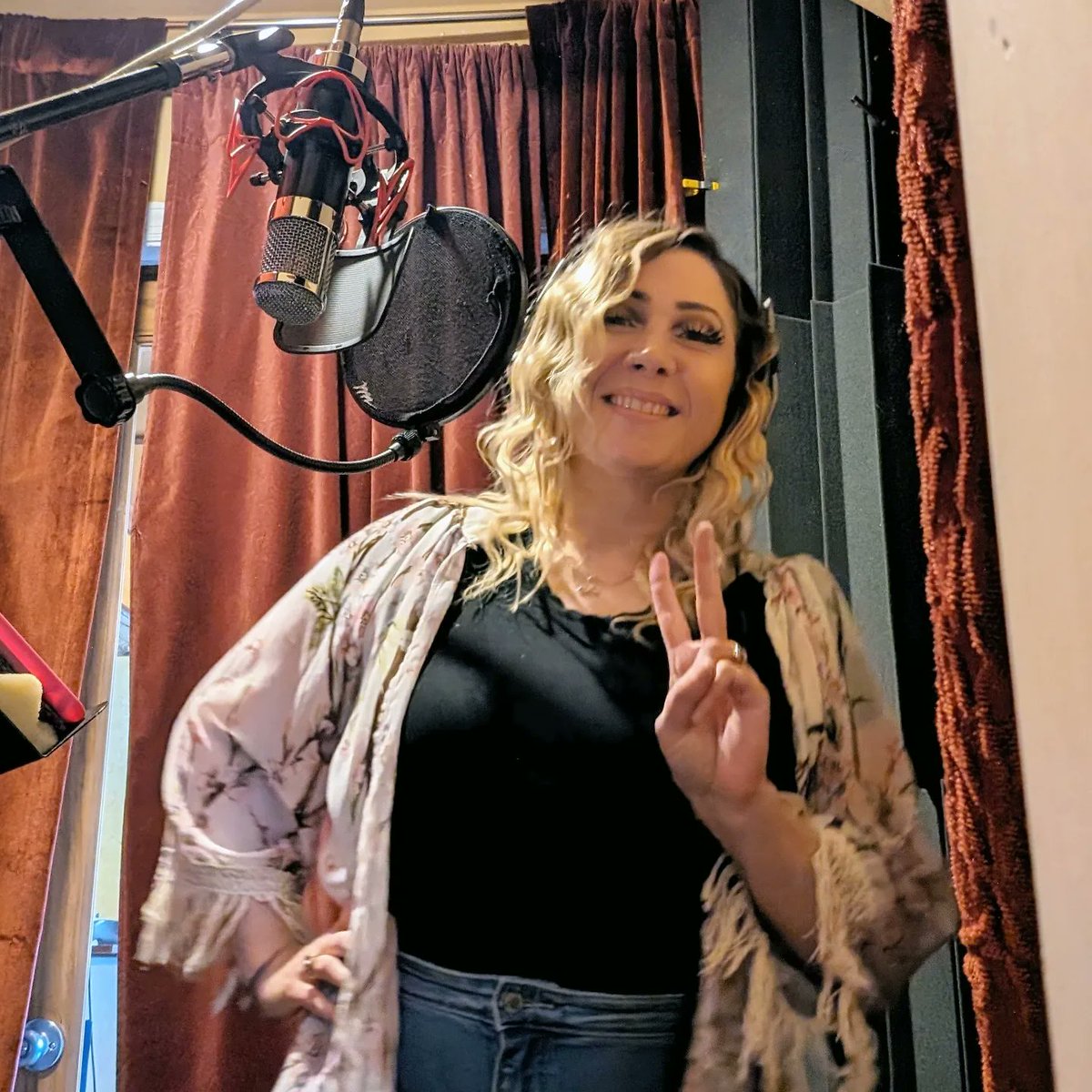 12 hours in the studio! 4 brand new songs #comingsoom TY #OffTheRowRecordingStudio for an absolutely wonderful experience! Until next time! #Nashville #AlyssaRuffin #alyssaruffinmusic #Highway83Records #WomenInMusic #womenincountry #nashvillerecordingartist #femalerecordingartist