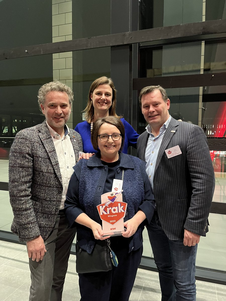 KatiaCarreweyn's tweet photo. Gisteren werd ik gehuldigd als ‘krak van Wingene’.
Mooi georganiseerd door @KW__be in @az_delta.
Ik kreeg ook leuke felicitaties van ‘mijn’ burgemeesters 😊.
#krak #Wingene https://t.co/96XP6r2zk2