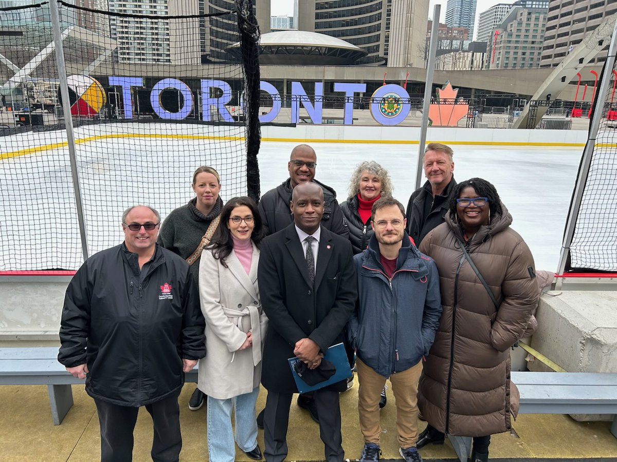 So great to meet with @cupelocal79, @ATUlocal113 and @Local4948 today at my morning skate. They were here to support @MayorOliviaChow's city building budget. #BudgetTO