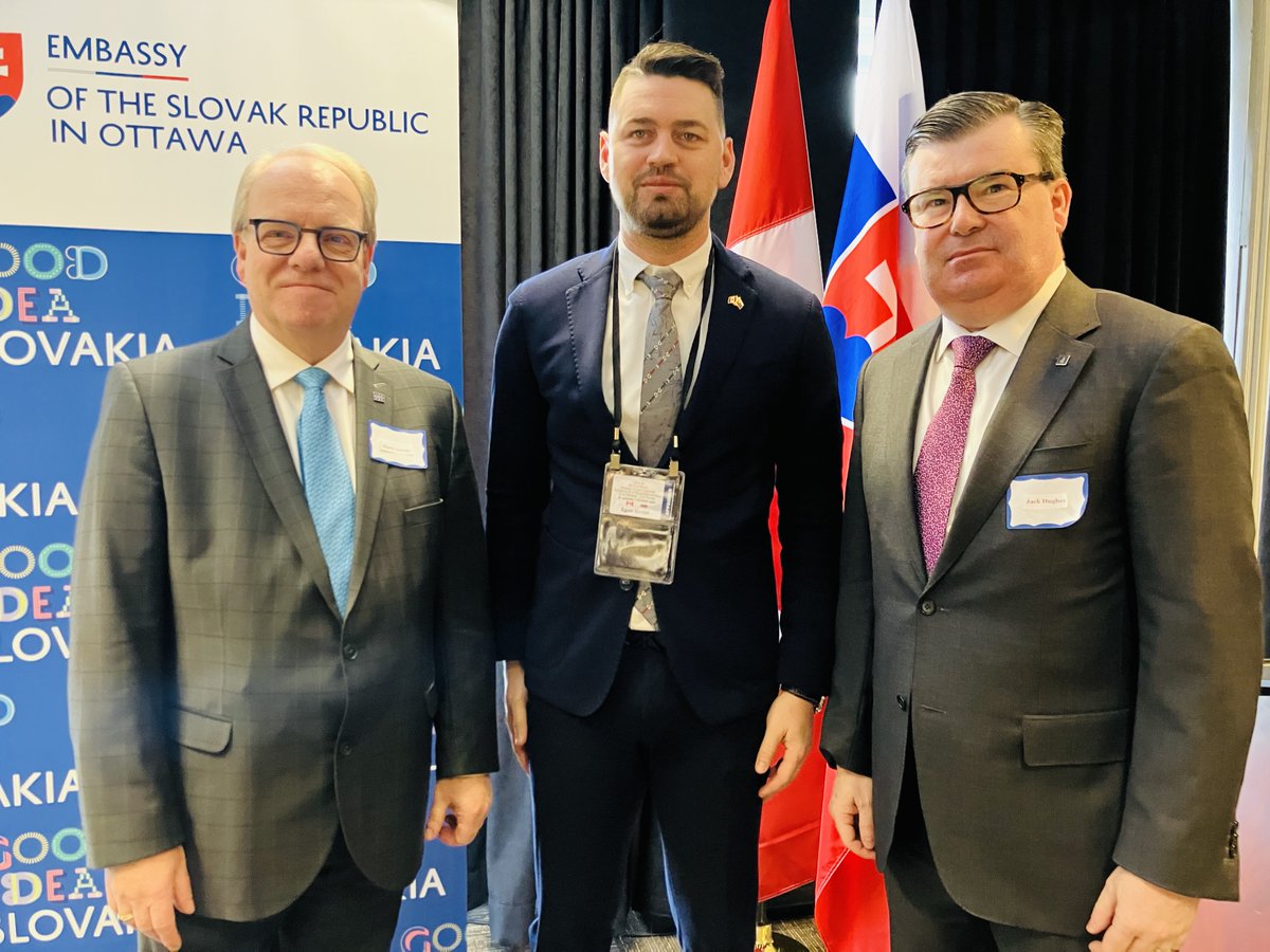 🇸🇰 Une table ronde d’affaires Slovaquie - Canada a été organisée le 30 janvier pour tisser des liens entre des entreprises spécialisées dans divers secteurs des technologies et les représentants des agences gouvernementales slovaques. Merci à @SlovakiaInCAN de l'invitation!