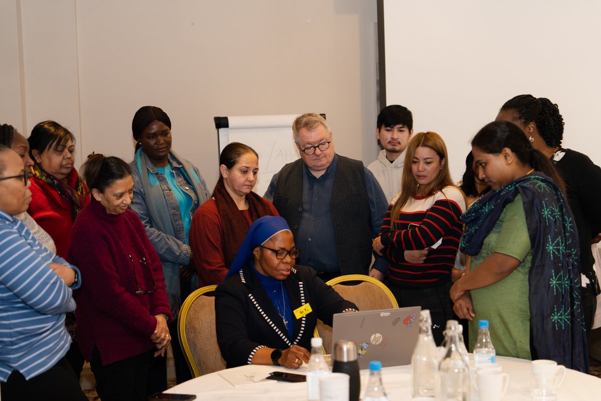 LyndamHolt's tweet image. Highlights from today's fab Braver Leader programme at @frimleyhealth where the staff are presenting their projects around improving patient experience and staff wellbeing. Fantastic work everyone! 

@esjimvirtual @jazminiae @BrianwDolan