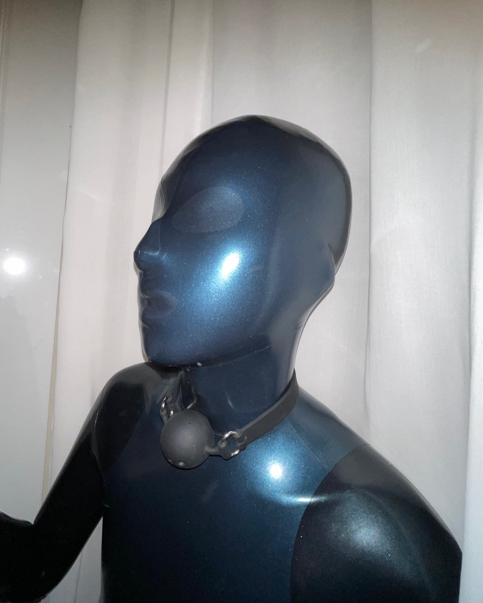 酒店的窗帘后 有人在等你
📷：<a href="/w02607655/">rubber透明</a>