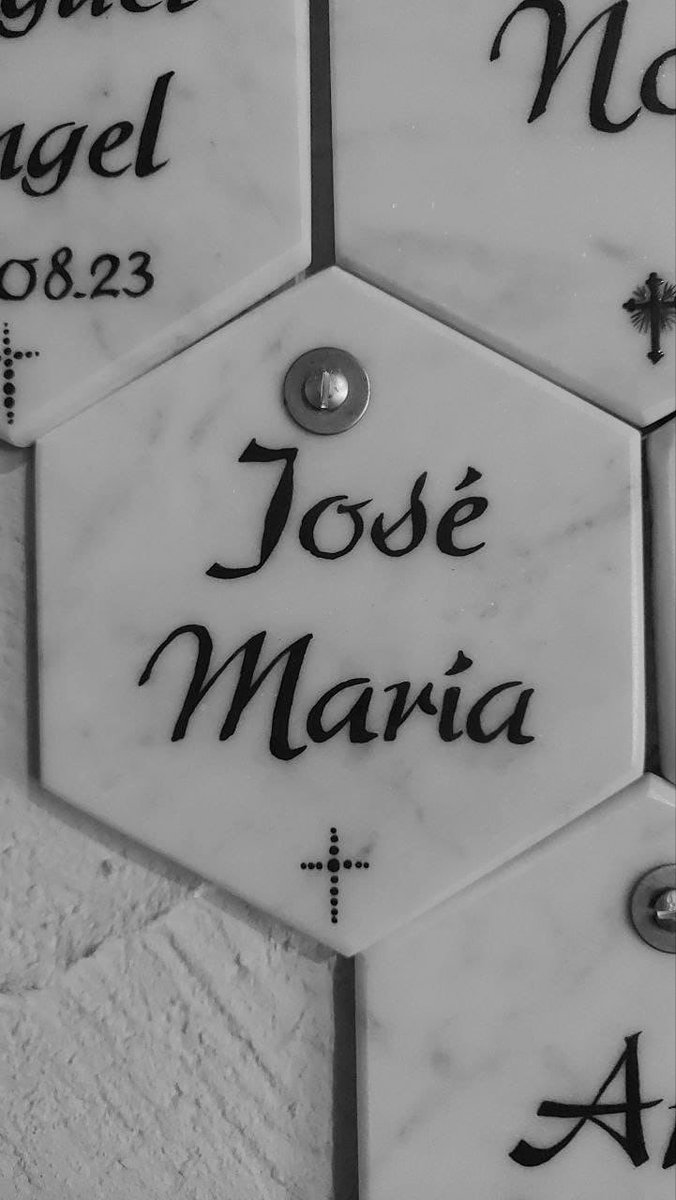 sofinavarroc's tweet photo. La plaquita de mi primer bebé en una capilla muy especial de Alemania.🤍 #alwaysinmyheart https://t.co/TaUhNrxNVh