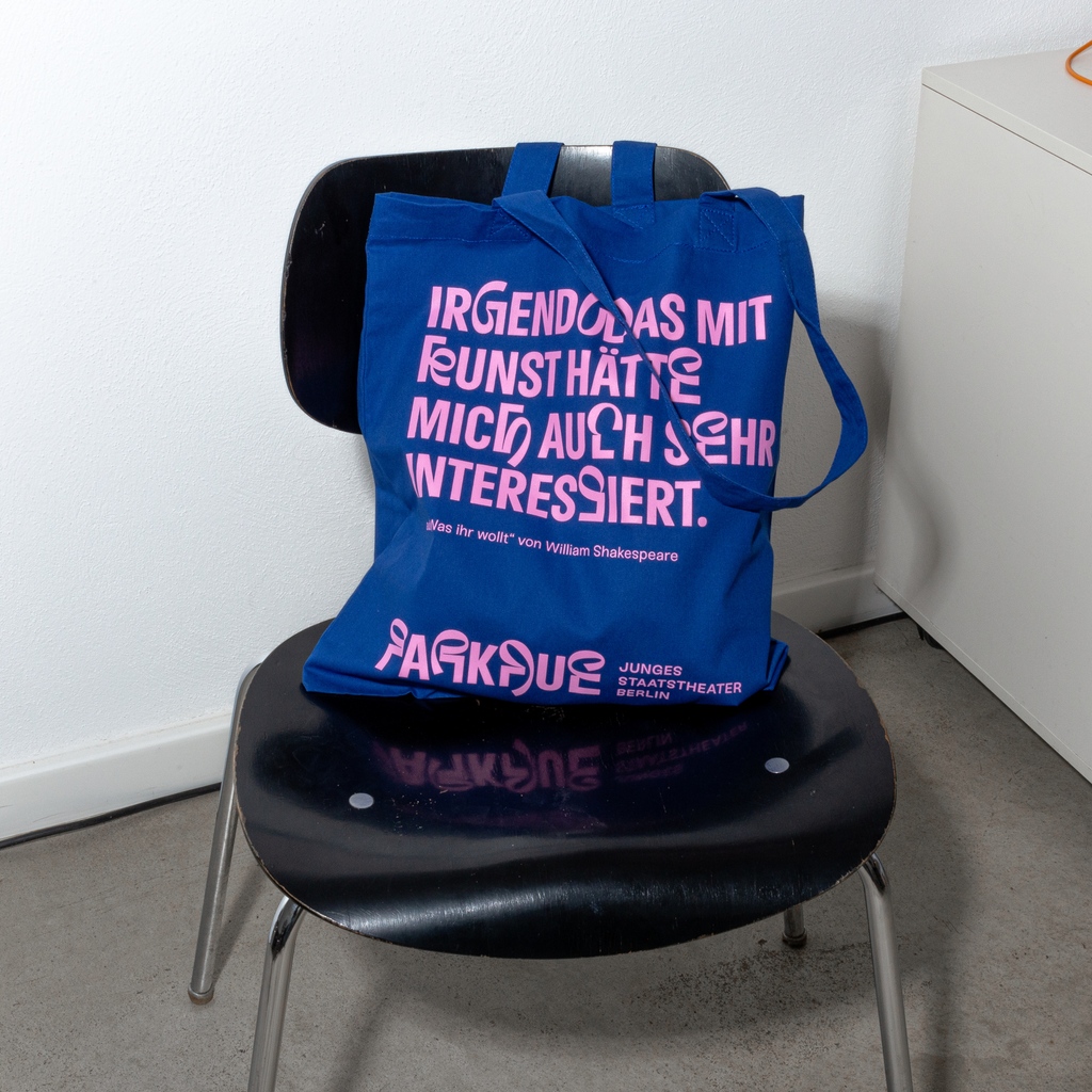New play "Twelfe Night" at @theateranderparkaue alongside a new hoodie and tote bag. 👀

#theater #berlin #parkaue #tatrung