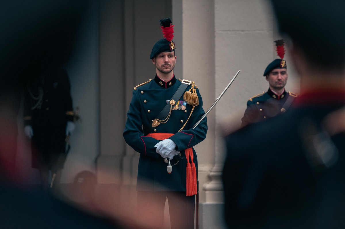 DGLC_KL's tweet photo. 11 Luchtverdedigingsbatterij verzorgde de erewacht bij het aanbieden van de geloofsbrieven op Paleis Noordeinde. #Erewacht #Ceremonie #11luchtverdedigingsbatterij #DGLC #KoninklijkHuis #Diplomatie #Ambassadeurs https://t.co/hXjlIuuQXu