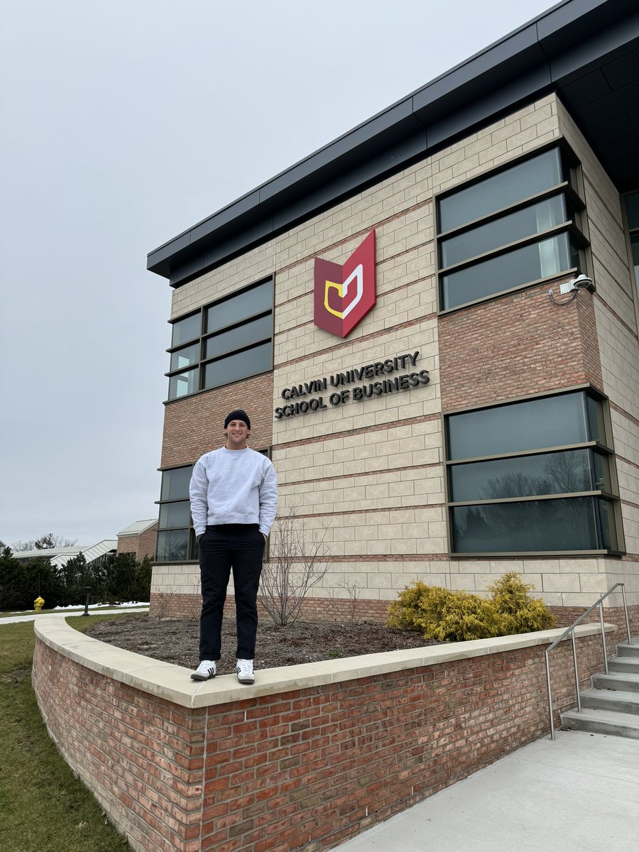 hayden_slegers's tweet photo. Had a great time visiting Calvin University! Thank you for the hospitality @CoachBenDixon @CoachTrentFigg @CalvinKnightsFB I had a great experience! https://t.co/lxBYFn6mjH
