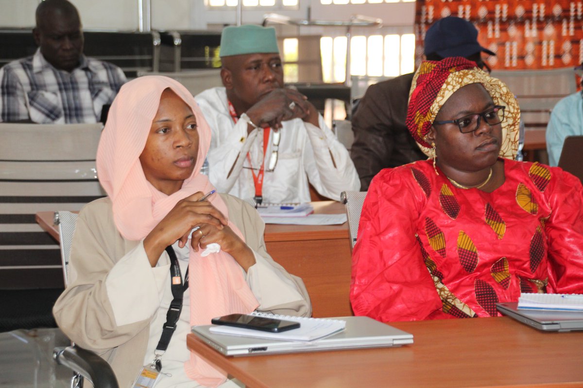 PNUDMALI's tweet image. #Mopti : @PNUDMALI &amp;amp; les agences @onu_mali 🇺🇳unissent leurs efforts lors du 1er comité régional de coordination humanitaire &amp;amp; de dvpt de l’année 2024 pour mettre en œuvre des actions concrètes afin de renforcer les moyens d’existence des populations déplacées. #SolutionsDurables