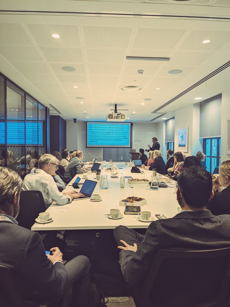 sophiemdanks's tweet image. A very special couple of days. What a privilege to be in a room with this wonderful group #Optiflow @fphcare @lung_live4eva @Crimillina @msovani @Drbenmesser @JacquiPolington @NiamhOMalley @liam_campbell85 @walkwalkrun @DanLasserson @MatthewJQuint @PaulTwose @NickHartGSTT et al..