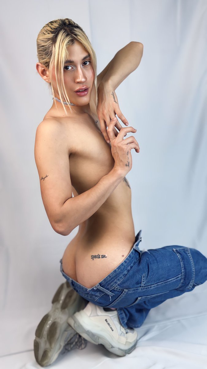 julesbennett_'s tweet photo. You’re not subscribed to my blue half payment yet? What are you waiting for?💦💦 https://t.co/UEehckFrKA