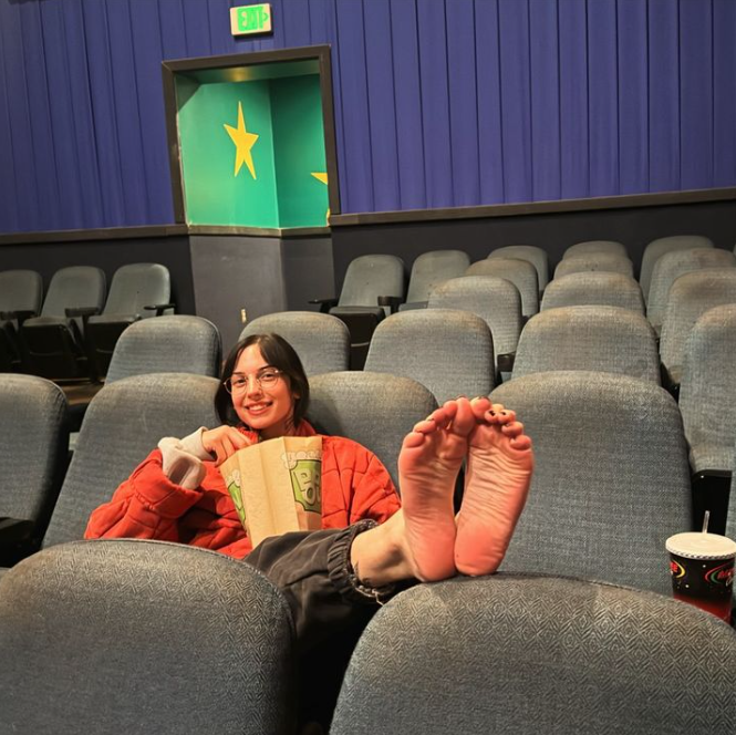 New assignment models! lest see more of this exact view! <a href="/ashleylottsxo/">Ashley Lotts</a> paving the way with epic public foot content!