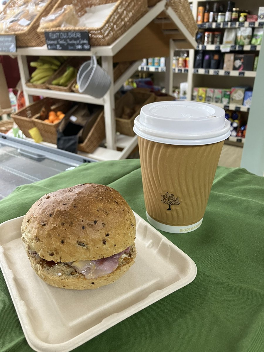 NEW! A simple bacon roll or bacon sandwich to eat in or takeaway! Made with delicious local produce: bread from Windmills bakery and bacon from Turners butchers  😋
.
#baconbutty #chiddingly #villagecafe #localfood #shopsmall