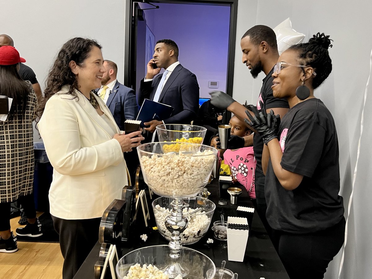 Small business success is a team sport! Yesterday, I met with Dallas-area entrepreneurs during the <a href="/SBDigiAlliance/">Small Business Digital Alliance</a> and <a href="/ZenBusinessInc/">ZenBusiness</a> regional event hosted by the @DallasMavs Business Assist Program to discuss how <a href="/SBAgov/">SBA</a> is helping to power America's small business boom.