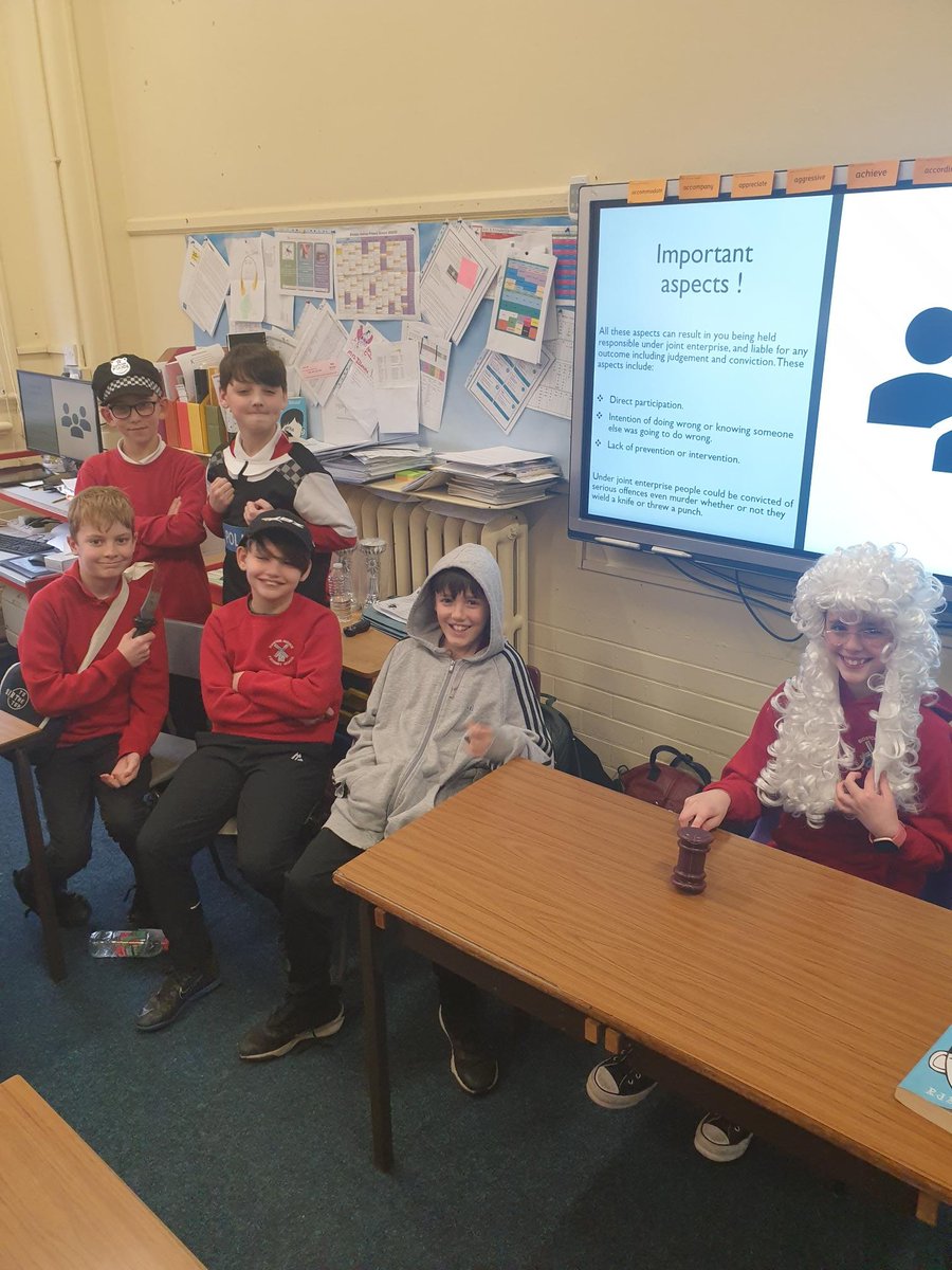 MerPolWirral's tweet photo. Day 3 #MiniPathfinders Project at @Bidstonavenue
Officers were joined by C.E.L.L.S team who spoke to pupils about County Lines, Drug Dealing, Grooming, Child Criminal Exploitation, Bullying, Victim impact & Joint Enterprise
#Prevention https://t.co/HdqVMaxJSj