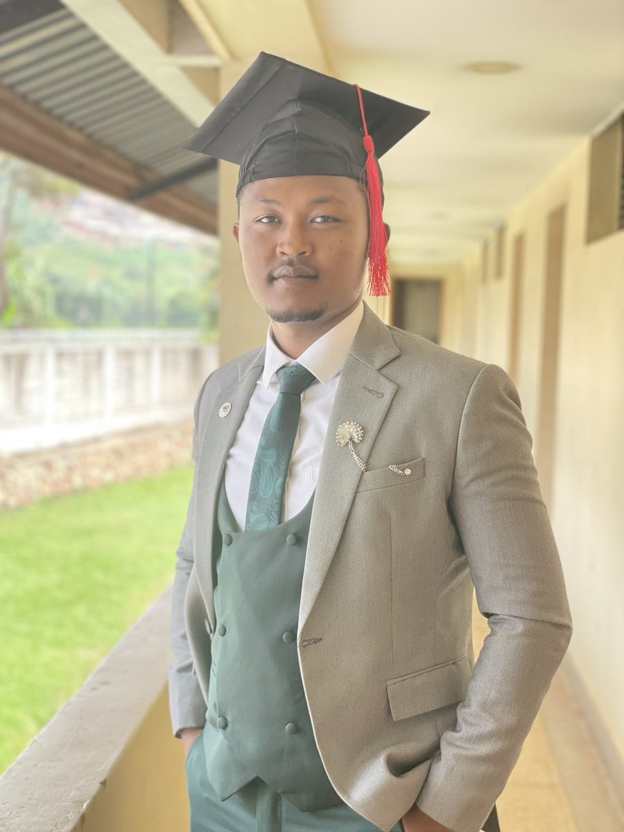 Tried this graduation thing and well not bad at all @Makerere